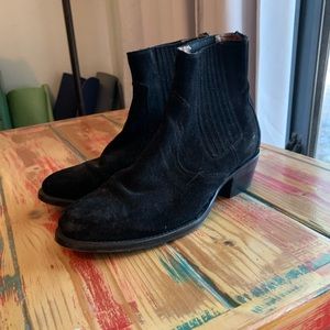 Frye leather suede Chelsea boot!